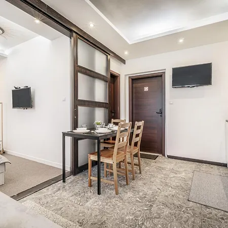 By Pyramid: Elisabeth Appartement