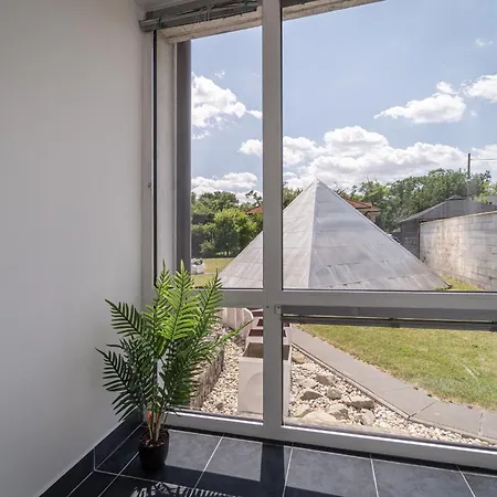 By Pyramid: Elisabeth Apartment Bratislava